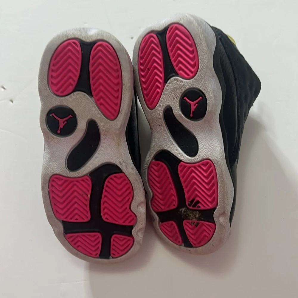 AirJordan 11 Retro low td Black Sneakers with pink and‎ White Soles kids size 8C